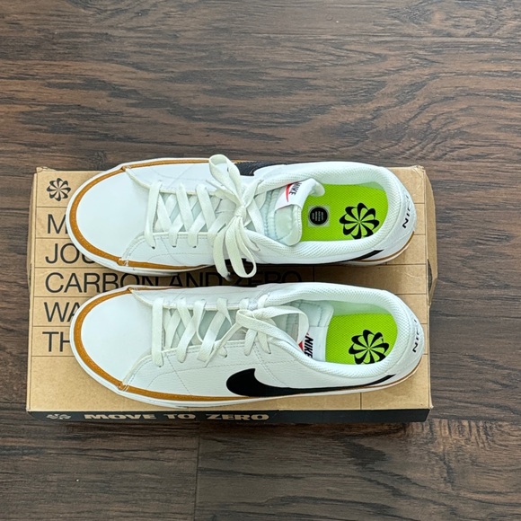 Like New Nike White and Black Sneakers with Orange Trim - Picture 4 of 11